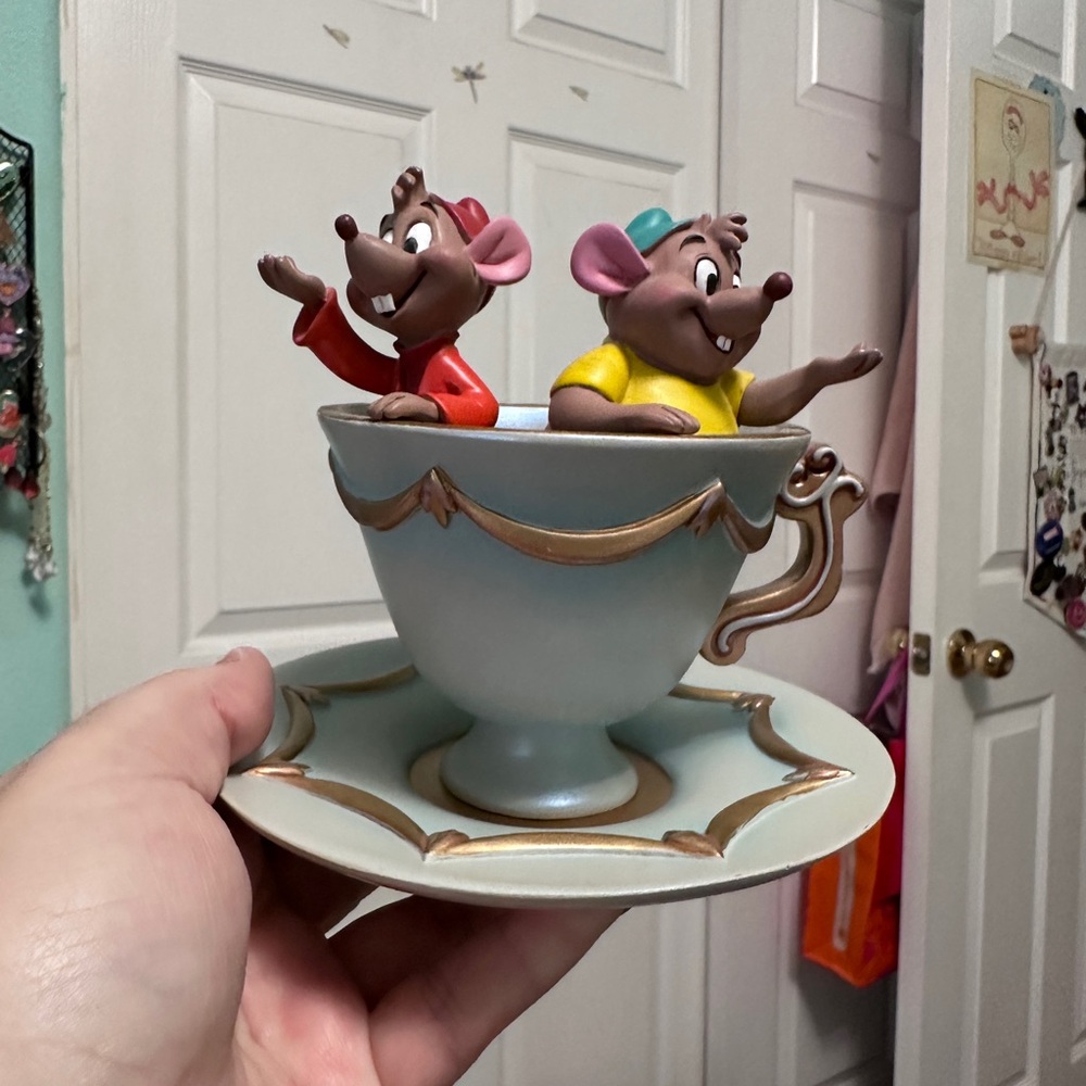 Cinderella Gus Gus and Jaquet tea cup decoration